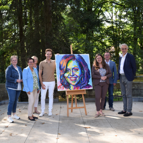 Glückliche Gesichter (v.l.): Birgit Kaiser, Heike Kruse, Barbara Lemm, Oliver Schäfer, Christina Berghoff, Josef Pieper, Prof. Dr. Meinolf Noeker